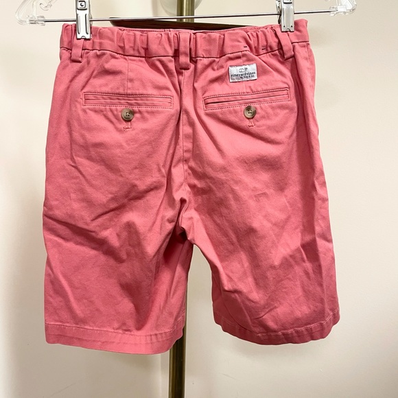Stylish Vineyard Vines khaki shorts! - Picture 4 of 9